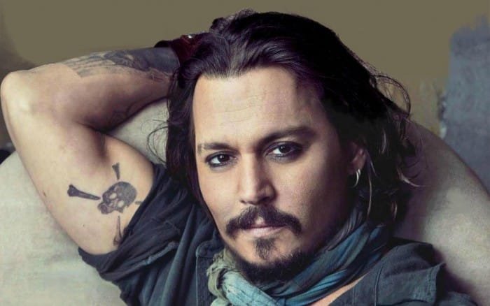 Johnny Depp o amante latino dos tipos de barba
