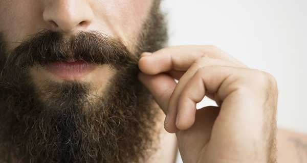 Cuidados com o bigode enquanto deixa a barba crescer