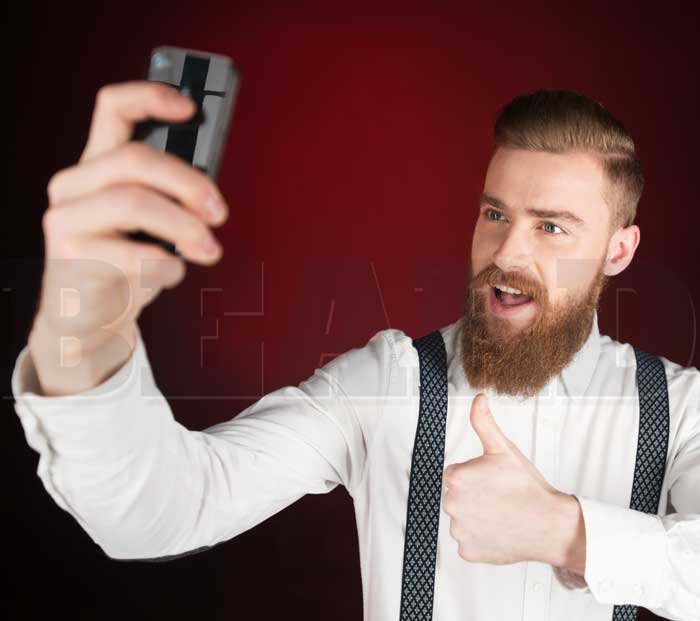 DICAS PARA A HORA DE IR AO BARBEIRO tirando uma selfie