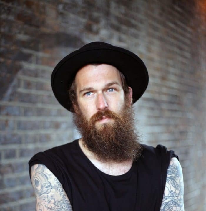 Jonathan Pryce é o responsável pelo projeto de Fotografia 100 Beards, 100 Days