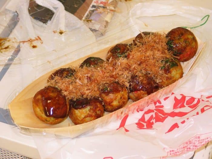 O Takoyaki é o famoso "espetinho" da Comida Japonesa