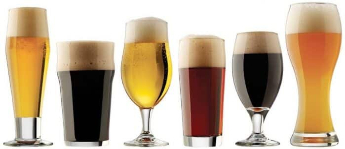 Não caia nos Mitos da Cerveja de que você pode beber em qualquer copo. Existem vários tipos de taças para cada tipo de cerveja