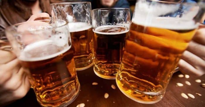 Cerveja faz mal para saúde? Segundo os Mitos da Cerveja, sim, mas nem é pra tanto