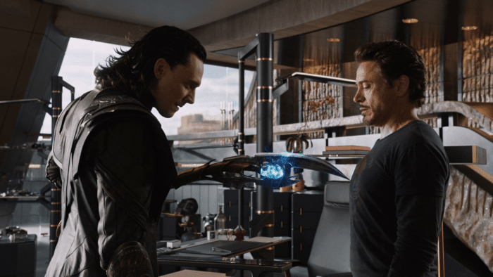 O começo da Guerra Infinita nos cinemas foi em Os Vingadores, com a trama de Loki atrás das gemas