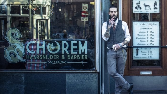 A Barbearia Schorem ministra vários cursos ao redor do mundo, apresentando sua proposta