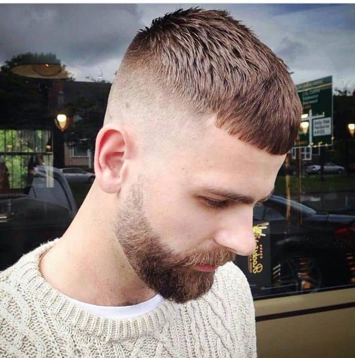 A Cheeky Beard para o rosto triangular é uma das grandes tendências para barbas 2018