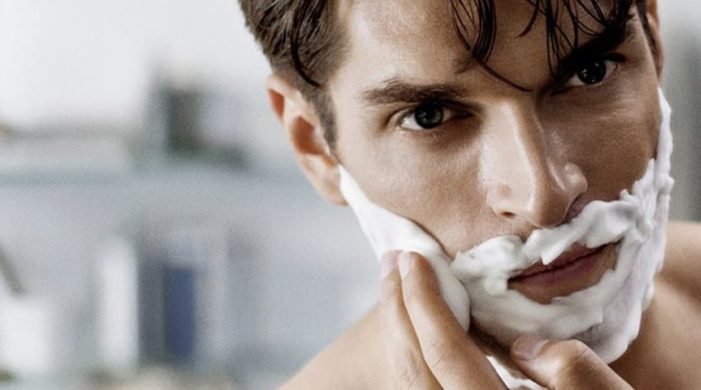 A espuma é essencial para Fazer a barba em casa