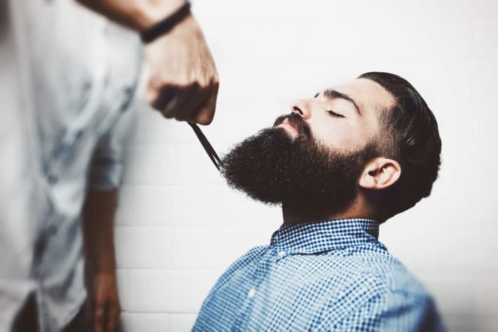 Não se esqueça de ir ao barbeiro para ter boas dicas para Fazer a barba em casa