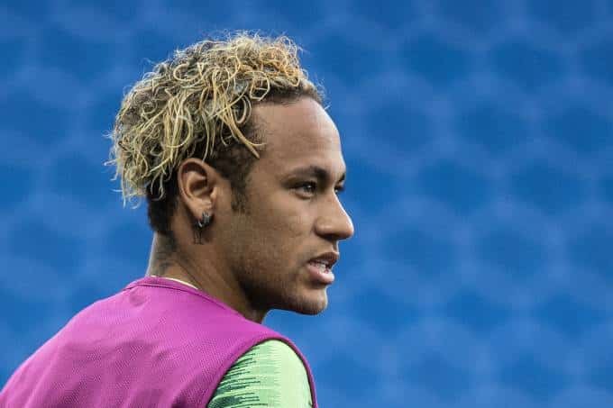 Um dos Estilos de cabelo do Neymar mais recentes é esse miojinho estranho