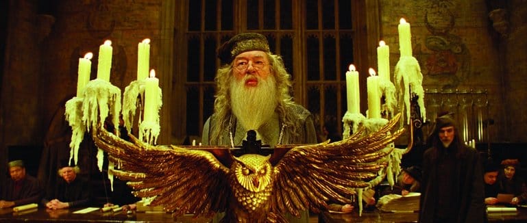 MICHAEL GAMBON as Headmaster Albus Dumbledore in a scene from Warner Bros. Pictures' fantasy film quot Harry Potter and the Goblet of Fire. quot Date, Photo by: Mary Evans/#xa9;2005 Warner Bros. Entertainment Inc. Harry Potter Publ/Ronald Grant/Everett Collection(10382150)