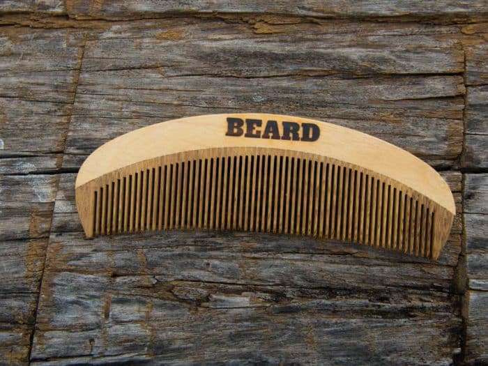 Pente para barba de madeira