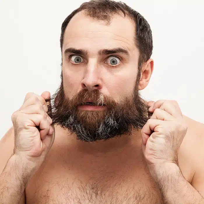 problemas com a barba? Então lave e apare a barba com Frequência