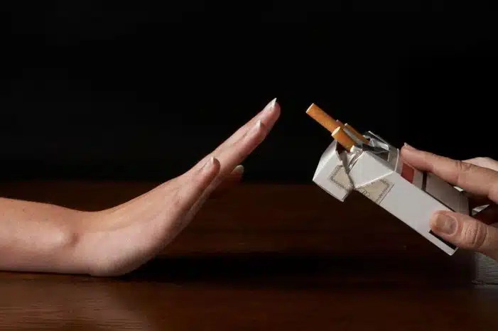 Fumar também causa caspa