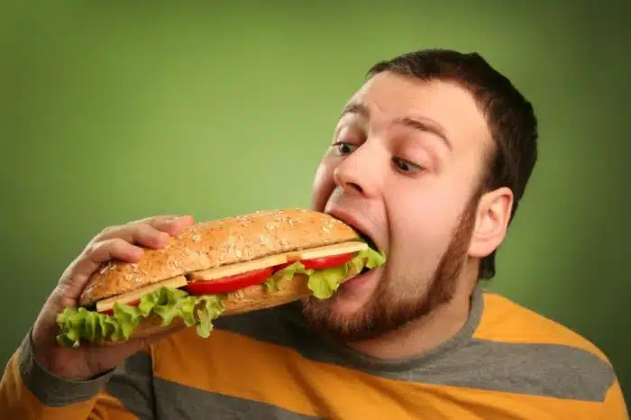 E aquela Comida Gordurosa também pode te causar caspa, sim acredite!