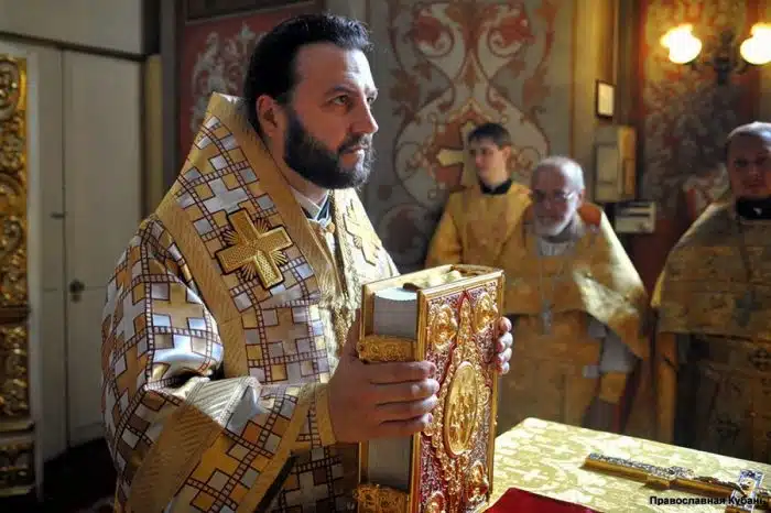 Você sabia que a igreja tem várias vertentes com sacerdotes barbudos?