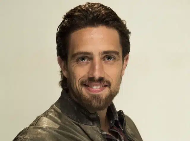 Rafael Cardoso com barba