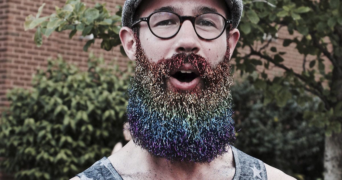 Arco-íris: 10 motivos para apostar na barba colorida