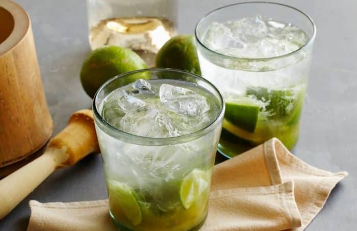 A caipirinha é uma das bebidas refrescantes mais famosas