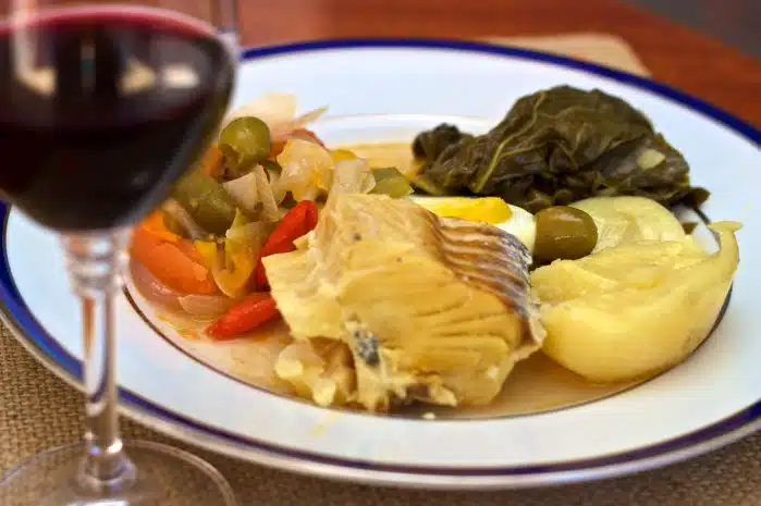 Ter um bom estilo e elegância para Comer bacalhau ajuda muito em qualquer ocasião Ter um bom estilo e elegância para Comer bacalhau ajuda muito em qualquer ocasião
