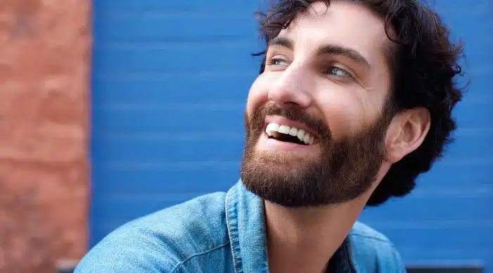 O Barbudo Feliz simplesmente está satisfeito com seus esforços