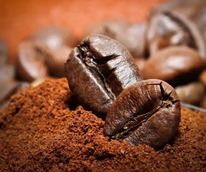 O café tem uma origem lendária, e até hoje imprecisa.