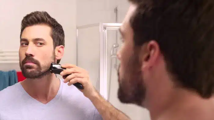 comece a ter barba mal feita raspando ela de qualquer jeito