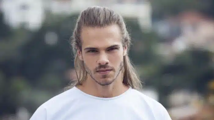 Que tal um visual surfista para quem está Estilizando o cabelo? Que tal um visual surfista para quem está Estilizando o cabelo?