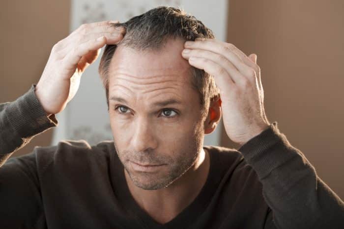 Cuidado com os efeitos negativos no cabelo Oleoso