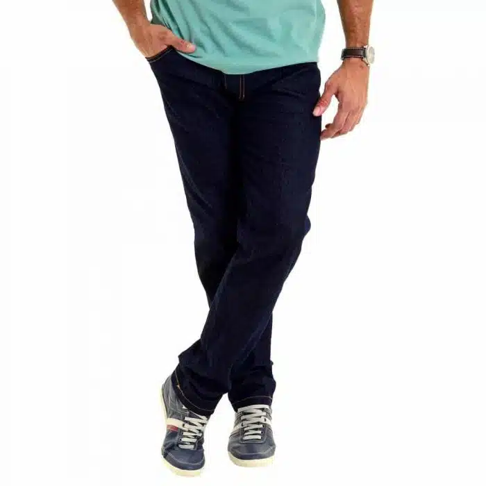 Calças Jeans são uma boa ideia de peça para compor seu Estilo no Outono Calças Jeans são uma boa ideia de peça para compor seu Estilo no Outono