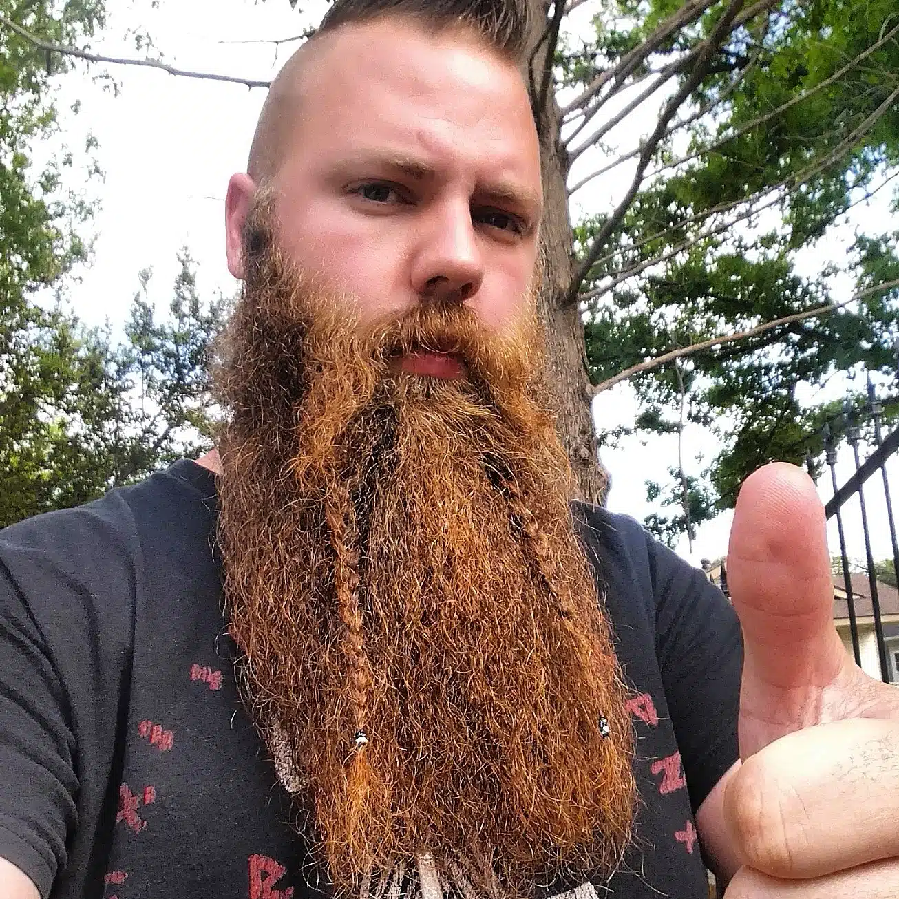 Beads de barba e presilhas para barba e como manter preso