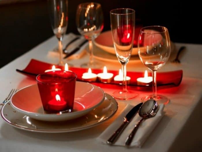O Jantar Romântico sem velas não é um jantar romântico. É só um jantar