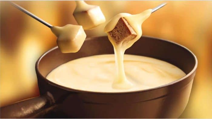 o fondue é a melhor forma de aproveitar o frio no inverno brasileiro