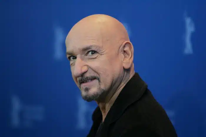 Ben Kingsley é um dos Homens Carecas mais refinados Ben Kingsley é um dos Homens Carecas mais refinados