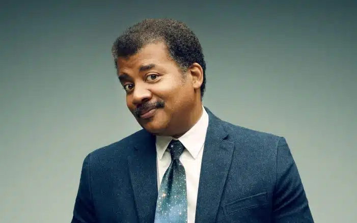Neil deGrasse Tyson é um dos Nerds Barbudos mais renomados do mundo científico e marca presença no dia da toalha