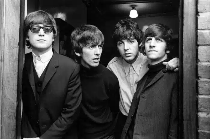 Um dos visuais mais icônicos dos beatles foi justamente a falta de barba