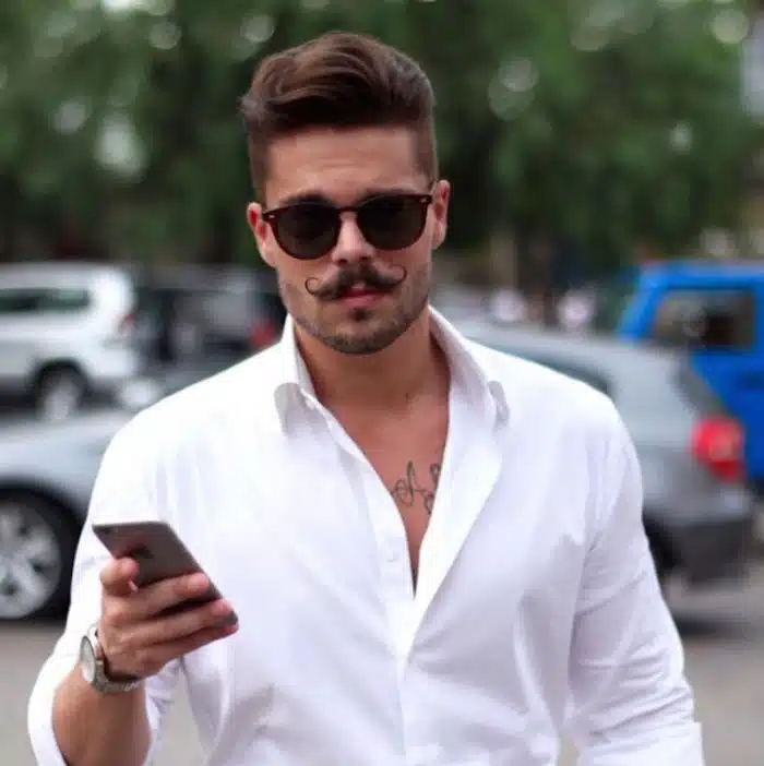 Camisas brancas são um dos grandes coringas no Guarda roupas masculinos