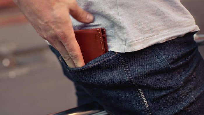 Você pode combinar muito bem as carteiras masculinas com outros acessórios
