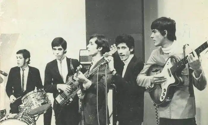 Quem diria que Raul Seixas iria se parecer mais com os beatles do que com Elvis, o seu ídolo?