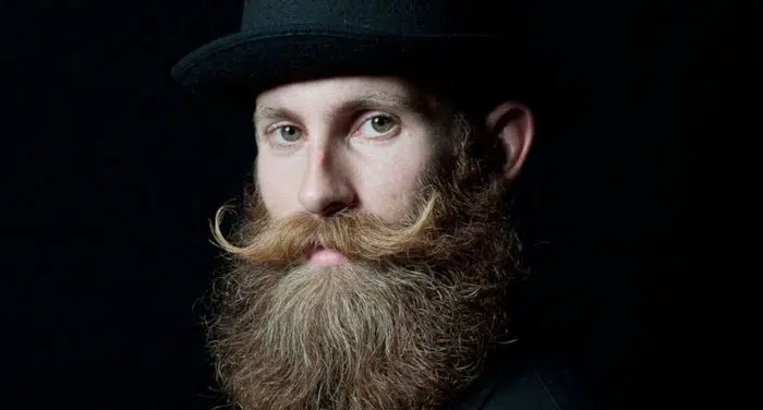 Aprenda a estilizar o bigode com a Cera para Barba