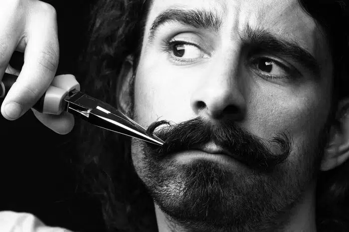 Com a Cera para Barba, você pode fazer um bom handlebar