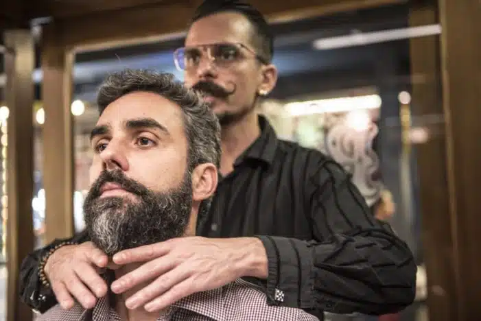 A Massagem Facial é uma boa forma de cuidar dos barbudos