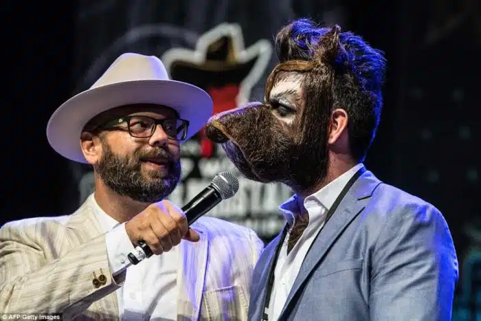 Isaiah e sua barba de cachorro Campeonato mundial de barbas e bigodes