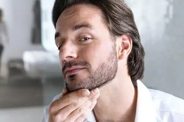 A Barba Quadrada Cerrada e bem desenhada é esperada entre as Tendências para Barbas 2018