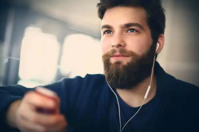 A Barba lenhador é uma forte escolha entre as tendências para barba 2018