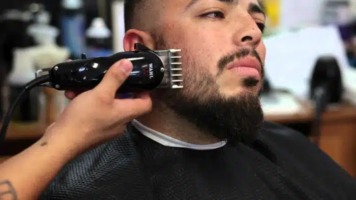 A Barba degradê pode ser muito bem cuidada na barbearia A Barba degradê pode ser muito bem cuidada na barbearia