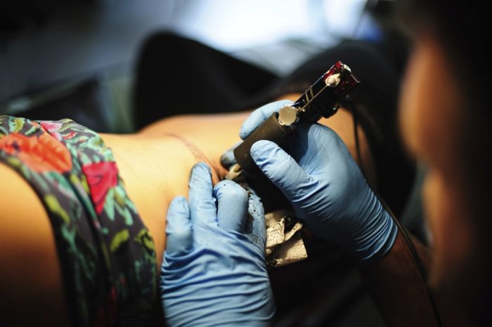 Higienização é essencial para a pele recém tatuada