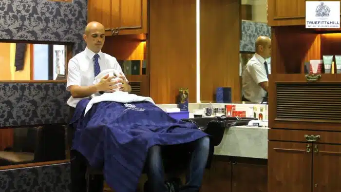 A Mega Sena da Virada pode te levar para a barbearia mais antiga do mundo!