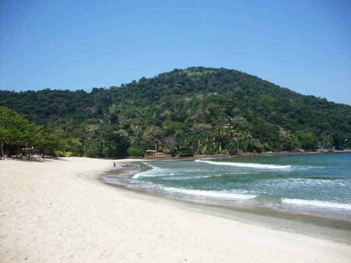 As Praias Brasileiras se destacam pelas suas particularidades, veja essa do sahy, por exemplo.