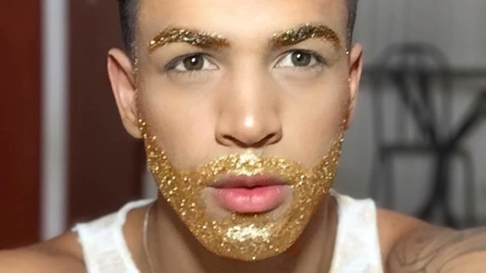 Glitter é o suficiente para barbas coloridas no carnaval