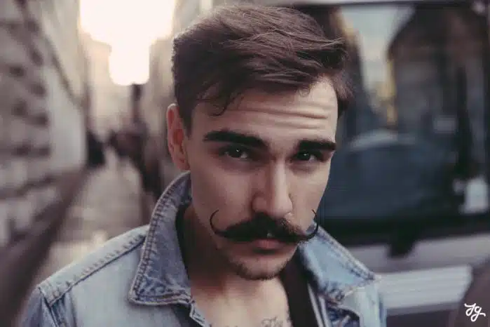 O bigode inglês é uma lendária Barba Vintage